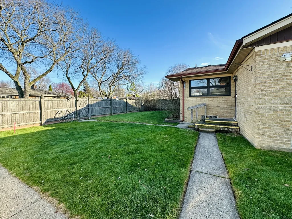 23213 Greencrest Street St. Clair Shores City MI 48080