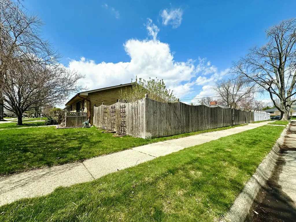 23213 Greencrest Street St. Clair Shores City MI 48080