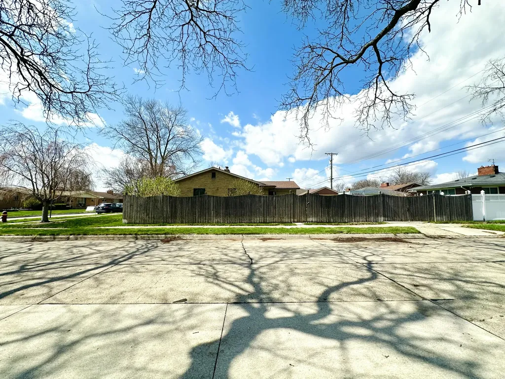 23213 Greencrest Street St. Clair Shores City MI 48080
