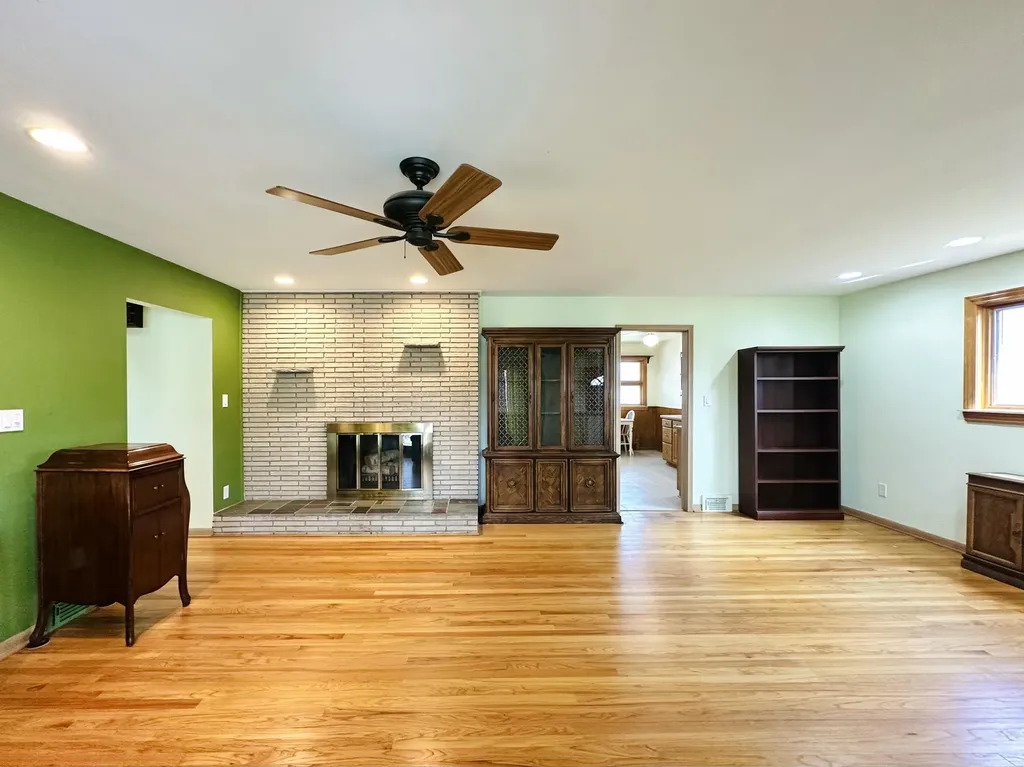 23213 Greencrest Street St. Clair Shores City MI 48080