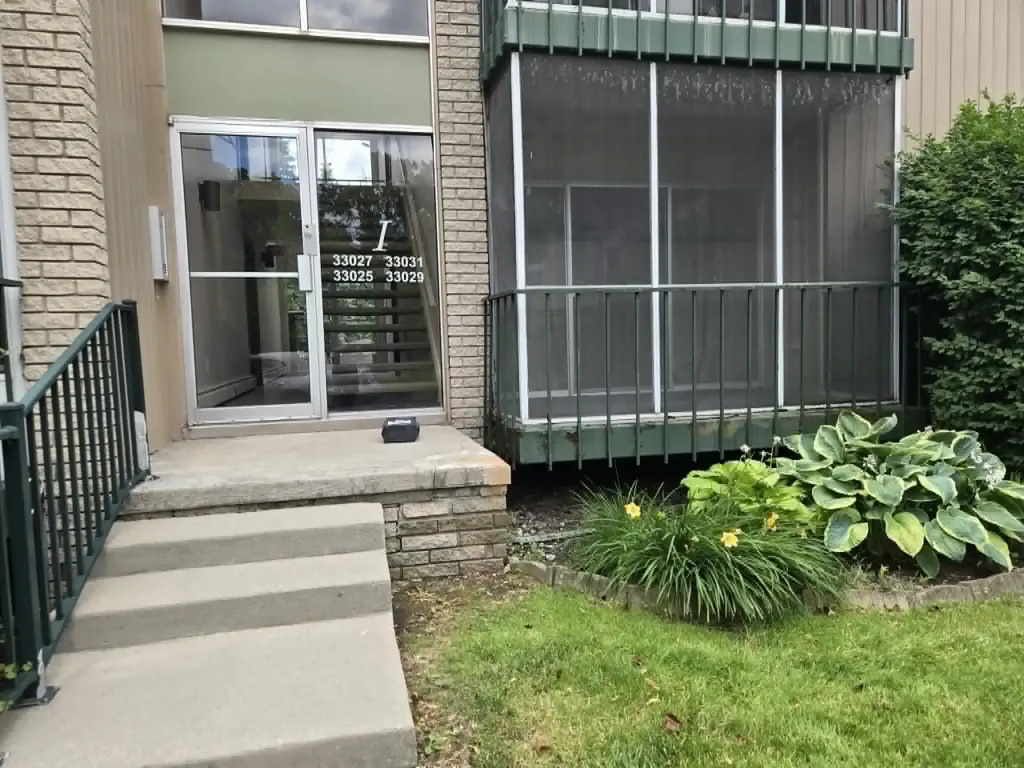 33027 Fargo Street Livonia City MI 48152