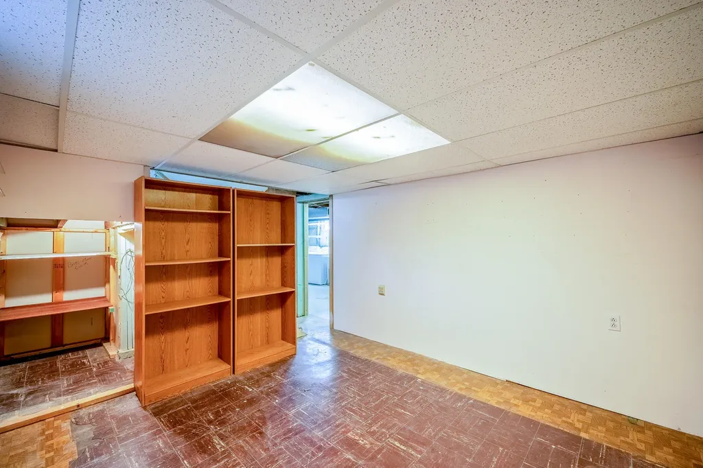 6027 Kim Avenue Allen Park City MI 48101