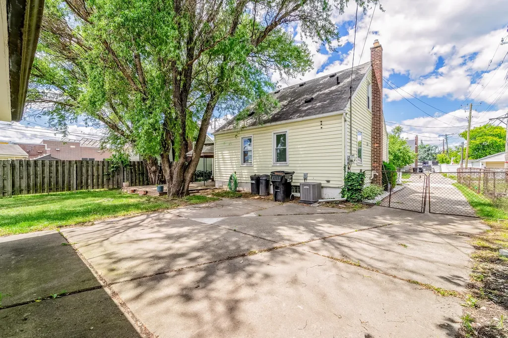 6027 Kim Avenue Allen Park City MI 48101