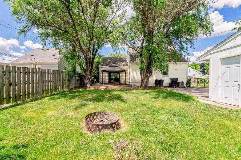 6027 Kim Avenue Allen Park City MI 48101