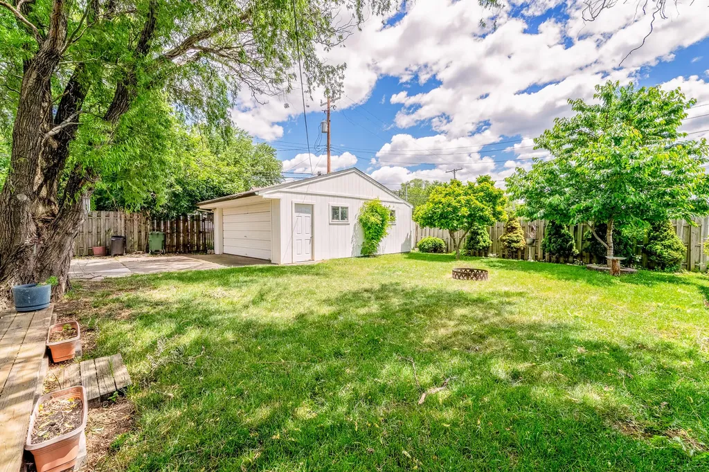 6027 Kim Avenue Allen Park City MI 48101