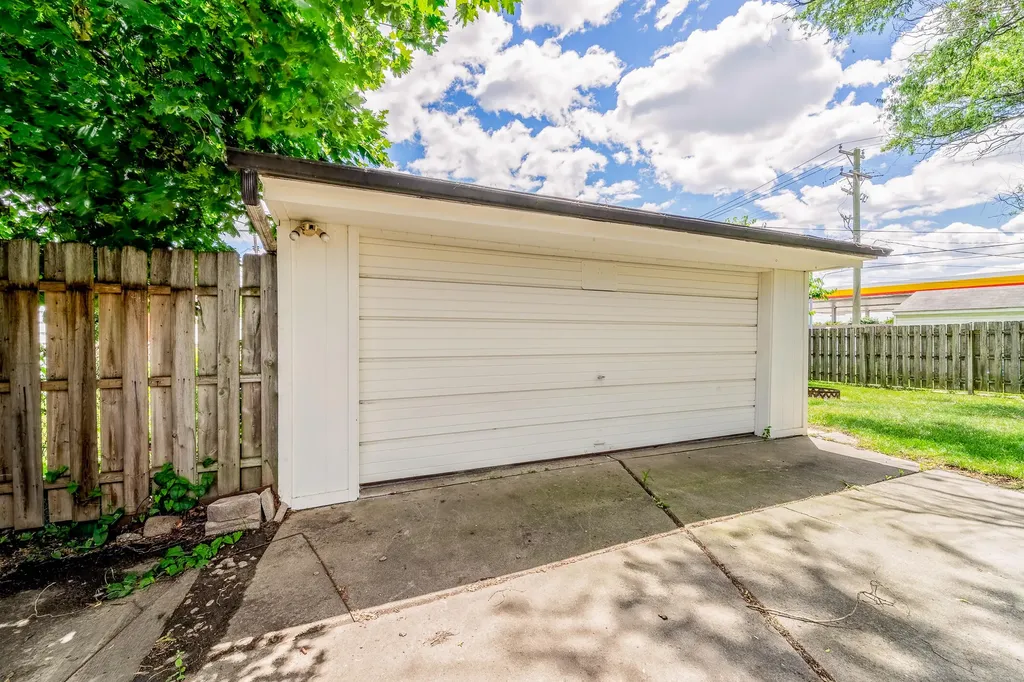 6027 Kim Avenue Allen Park City MI 48101