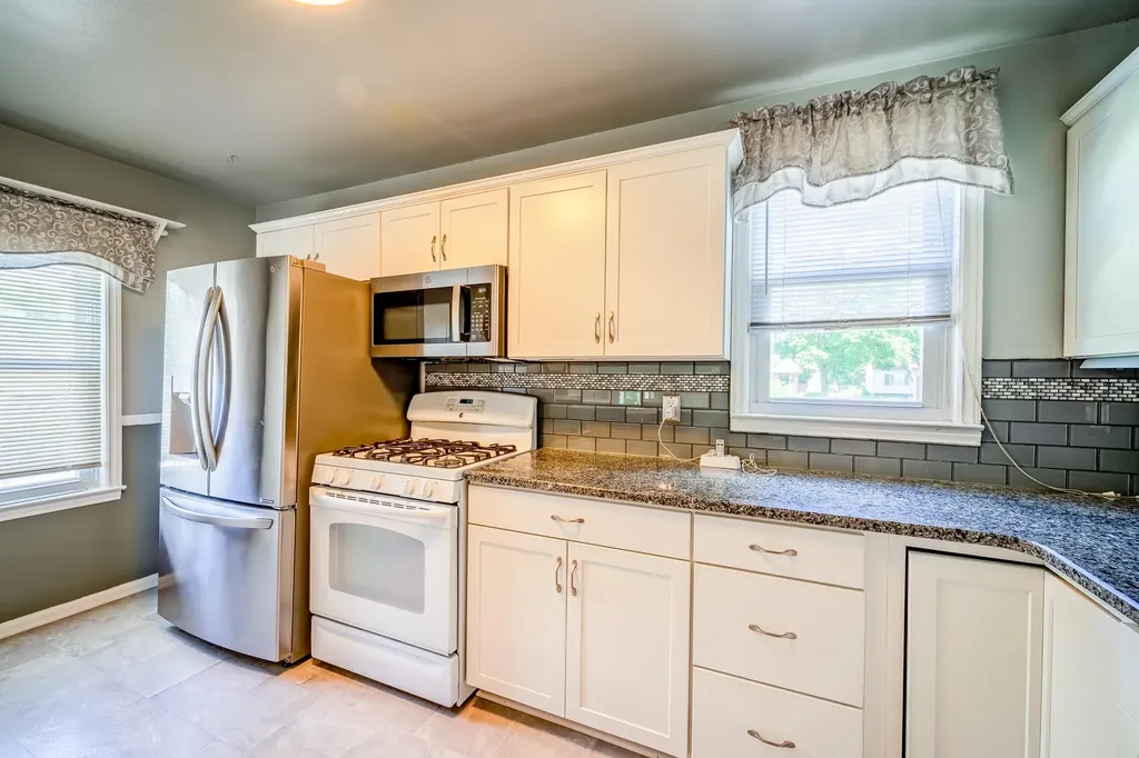 6027 Kim Avenue Allen Park City MI 48101