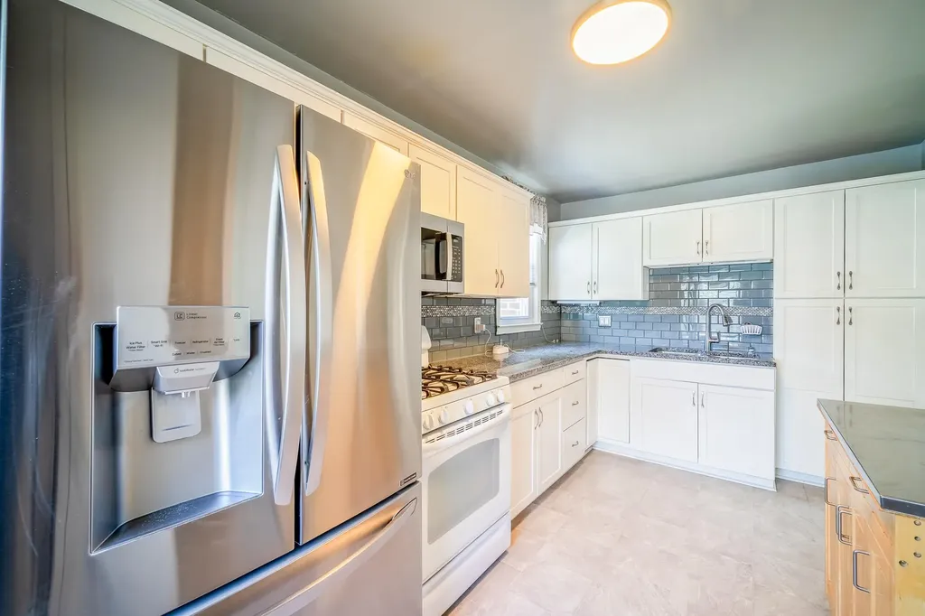 6027 Kim Avenue Allen Park City MI 48101