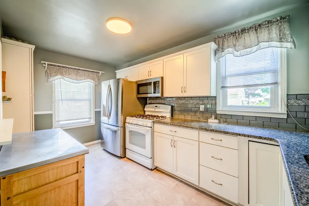 6027 Kim Avenue Allen Park City MI 48101