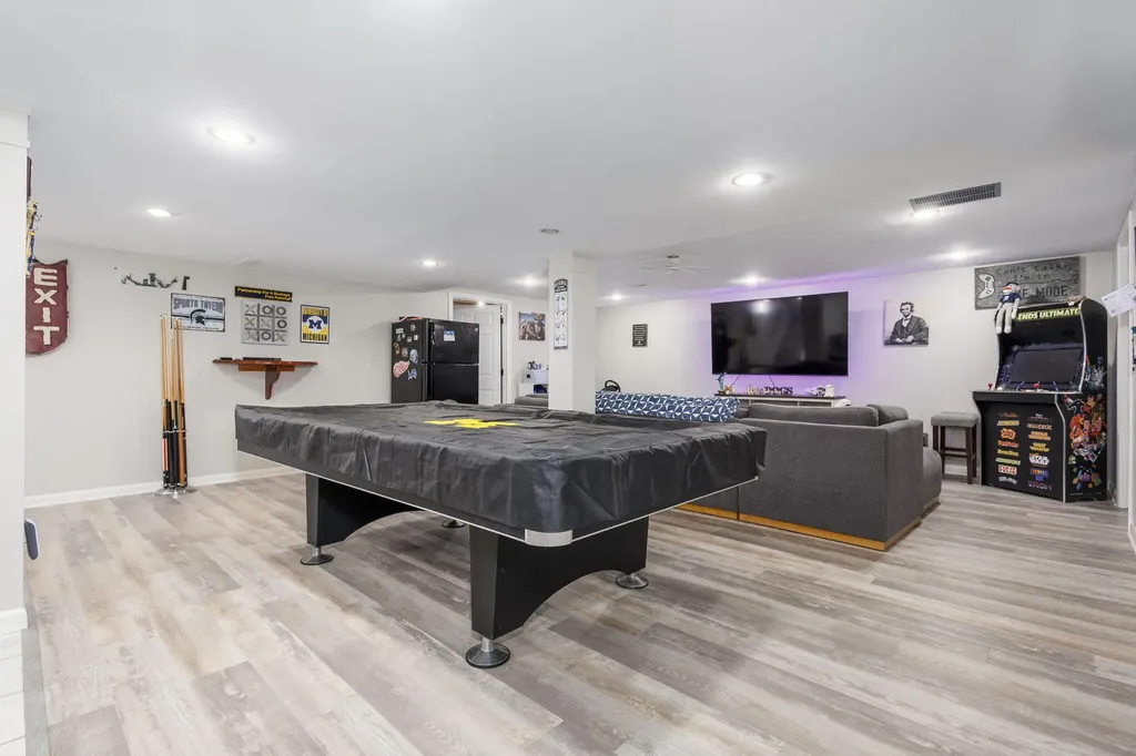 54393 Amber Drive Unknown City MI 48042