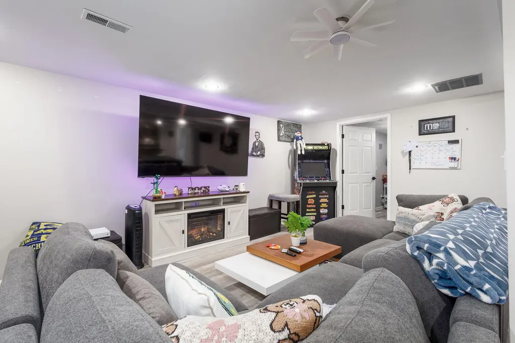 54393 Amber Drive Unknown City MI 48042