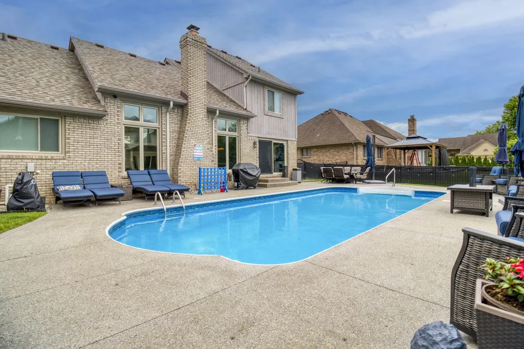 54393 Amber Drive Unknown City MI 48042