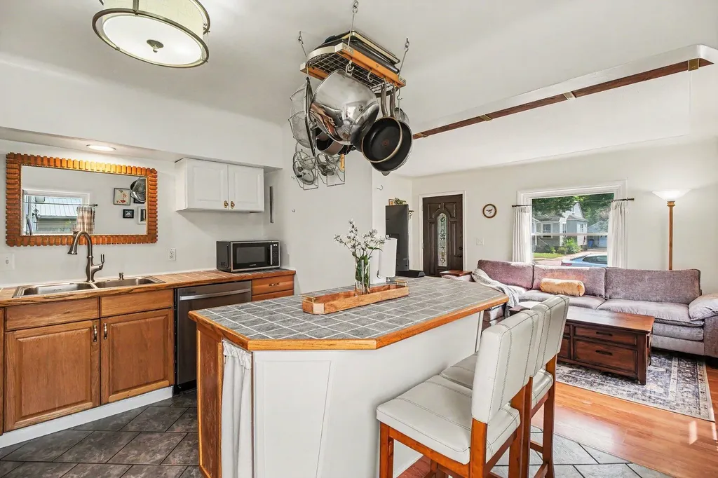 27623 Brettonwoods Street Madison Heights City MI 48071