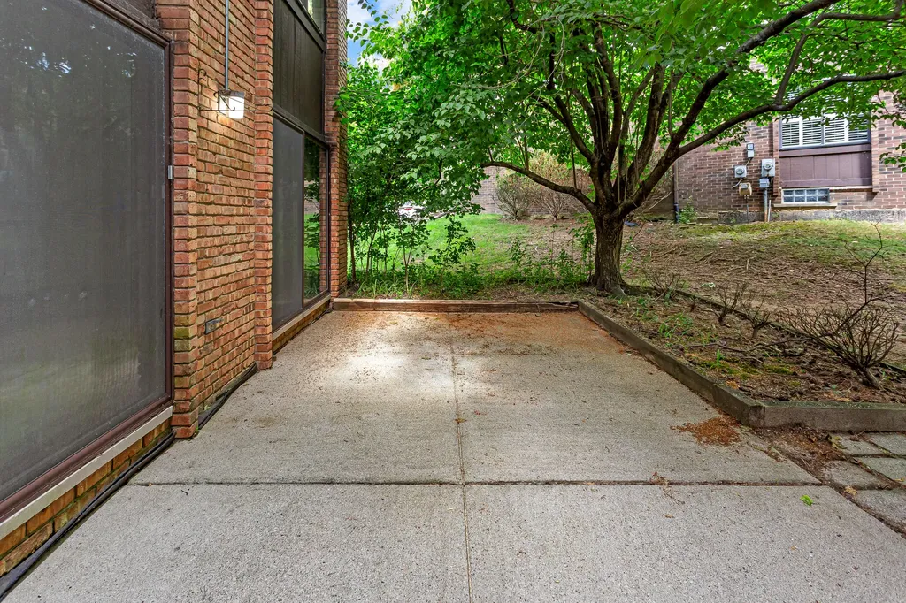 2260 Bordeaux Street West Bloomfield Charter Township MI 48323
