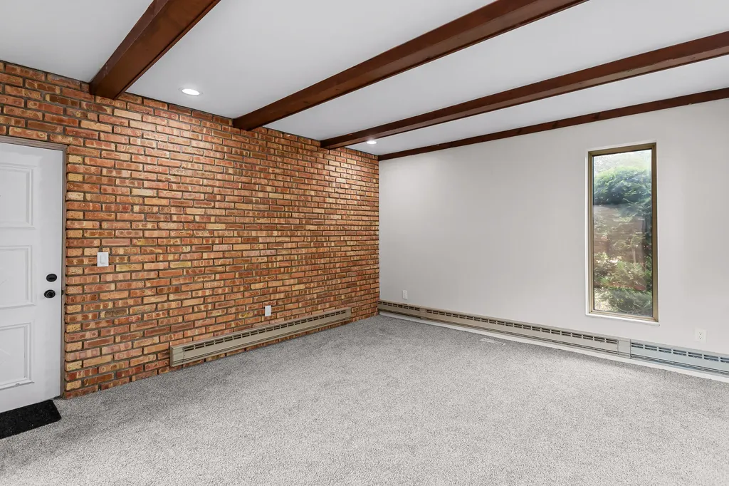 2260 Bordeaux Street West Bloomfield Charter Township MI 48323