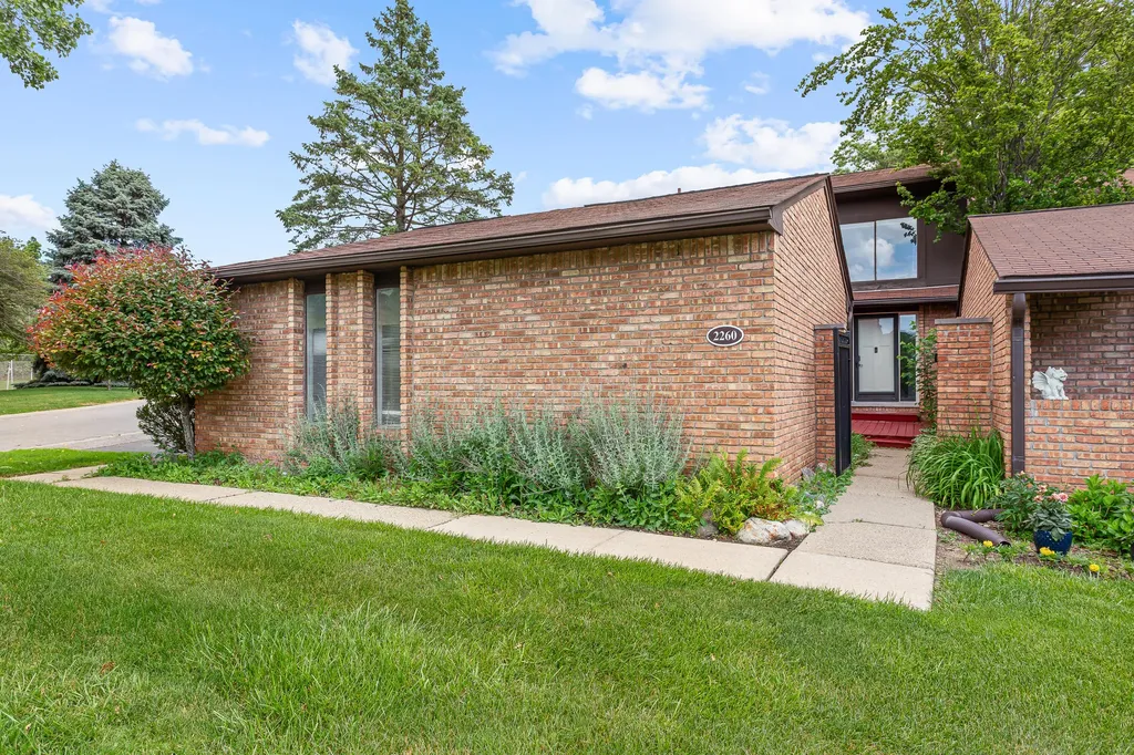 2260 Bordeaux Street West Bloomfield Charter Township MI 48323