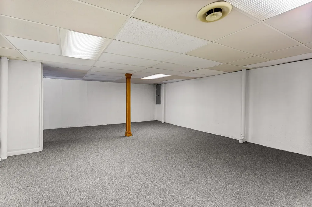 2260 Bordeaux Street West Bloomfield Charter Township MI 48323