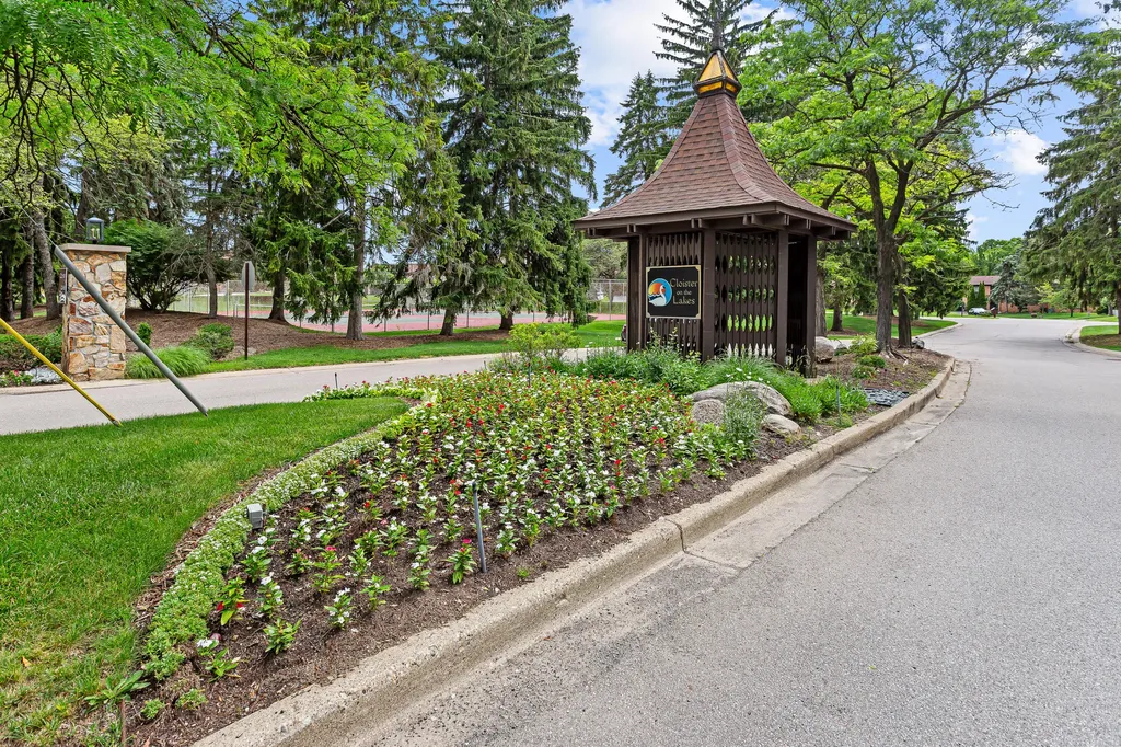 2260 Bordeaux Street West Bloomfield Charter Township MI 48323
