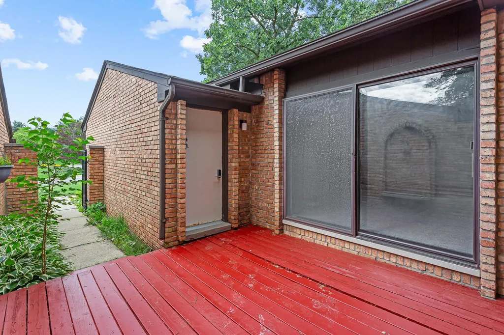 2260 Bordeaux Street West Bloomfield Charter Township MI 48323
