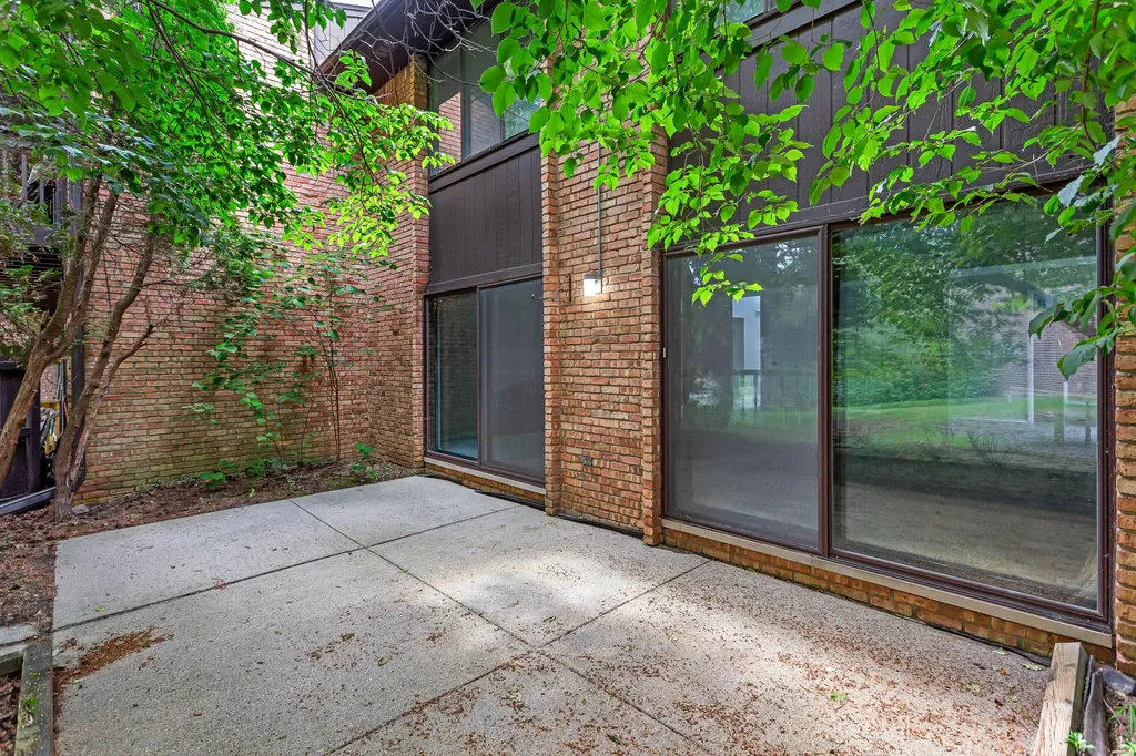 2260 Bordeaux Street West Bloomfield Charter Township MI 48323
