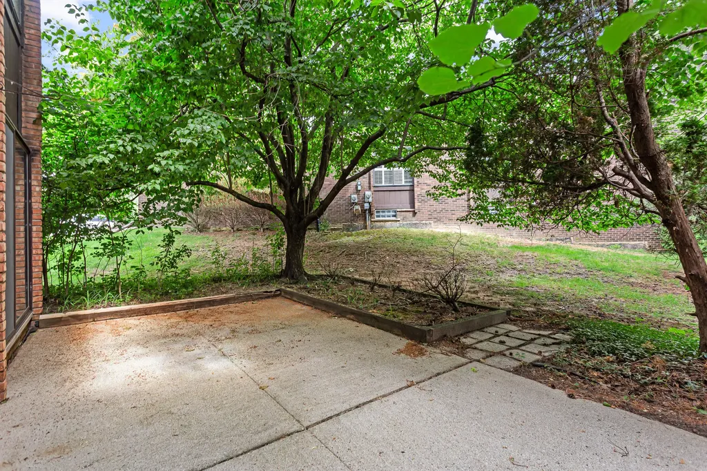 2260 Bordeaux Street West Bloomfield Charter Township MI 48323