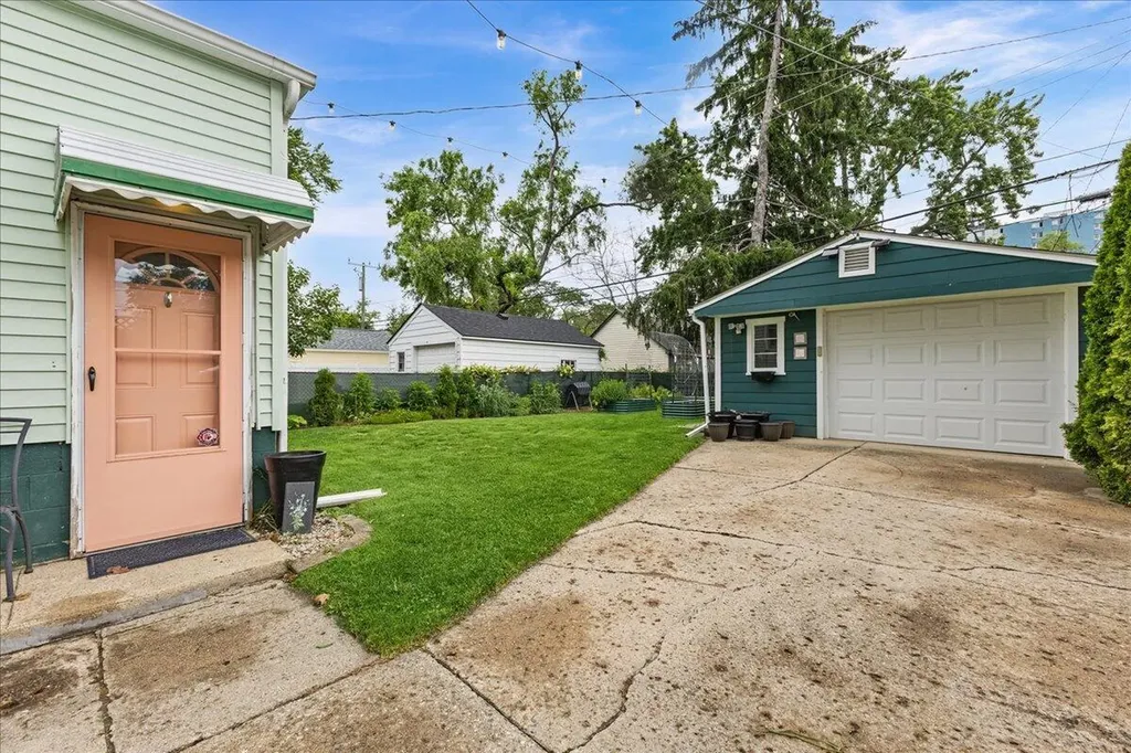 256 W Tacoma Street Clawson City MI 48017