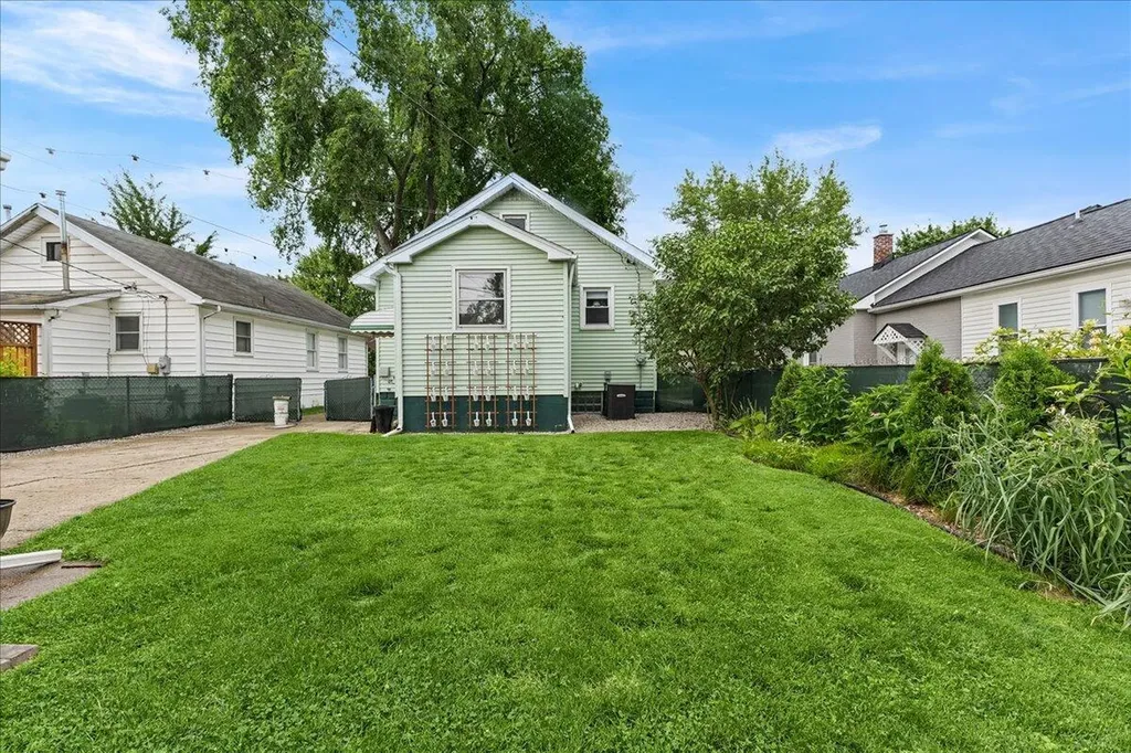256 W Tacoma Street Clawson City MI 48017