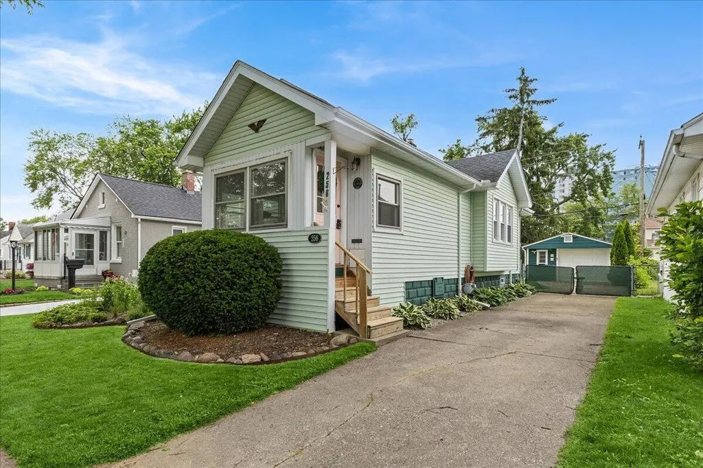 256 W Tacoma Street Clawson City MI 48017