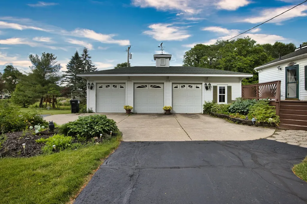 8045 Chilson Road Hamburg Township MI 48169