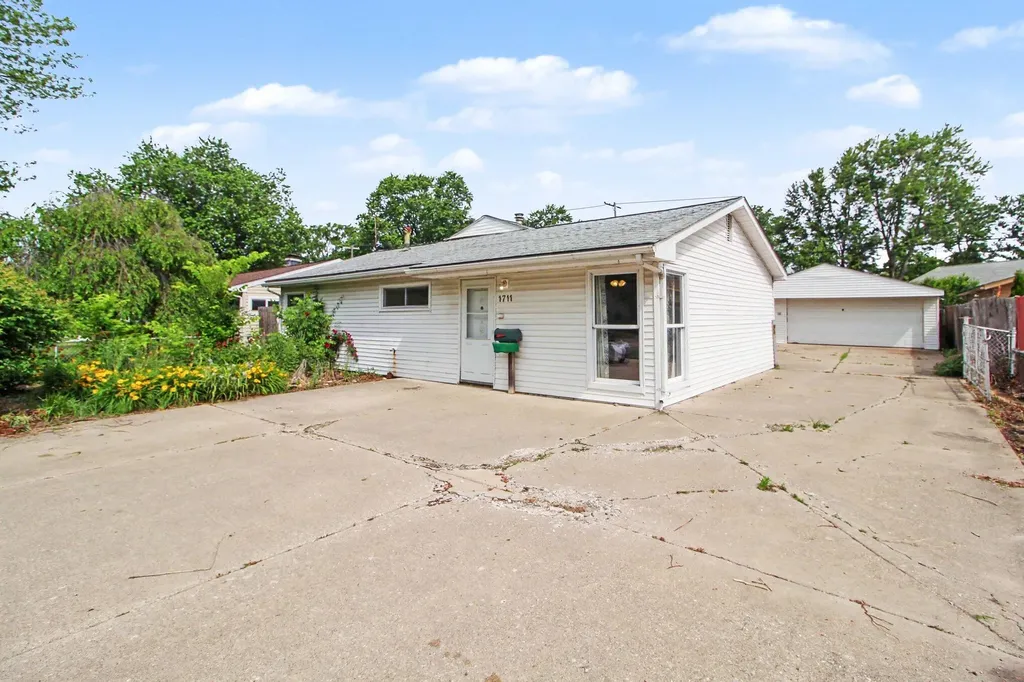 1711 Grove Road Ypsilanti Charter Township MI 48198