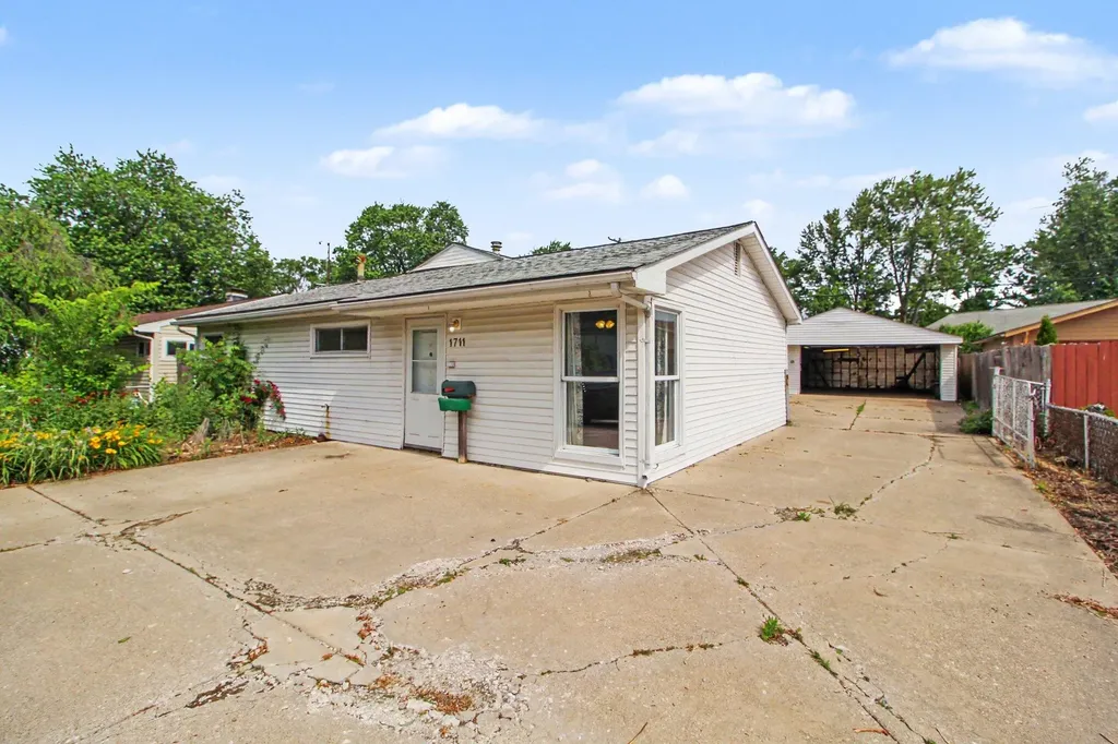 1711 Grove Road Ypsilanti Charter Township MI 48198