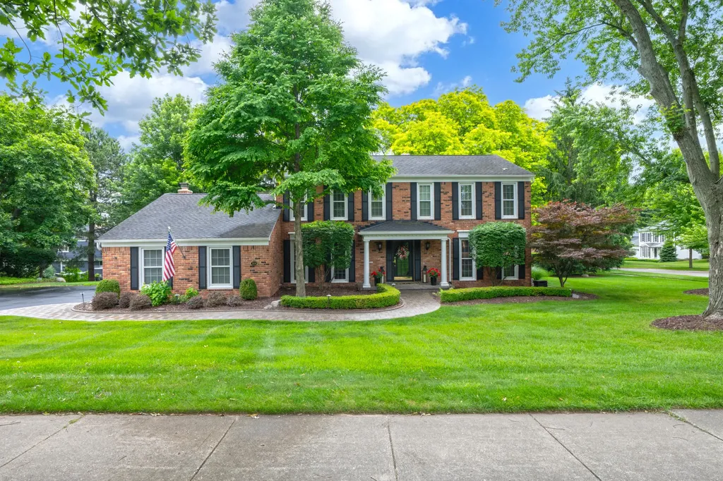 864 Great Oaks Boulevard Rochester City MI 48307