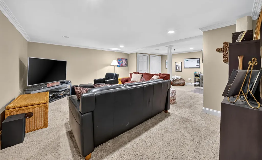 864 Great Oaks Boulevard Rochester City MI 48307