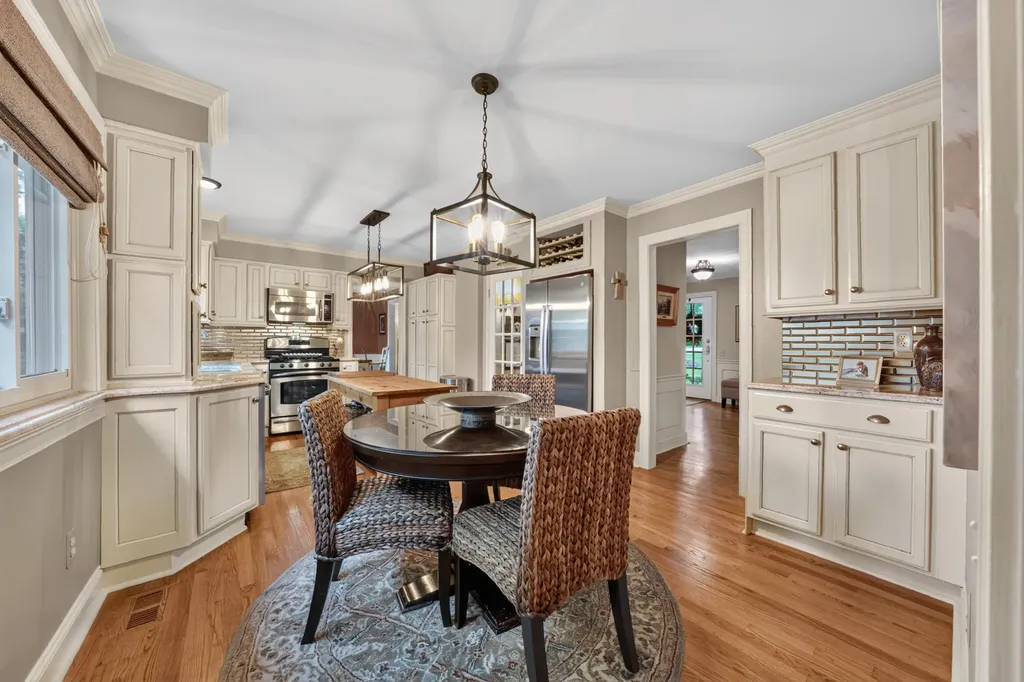 864 Great Oaks Boulevard Rochester City MI 48307
