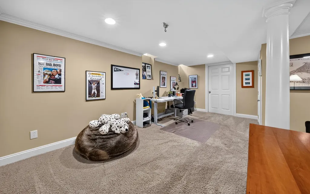 864 Great Oaks Boulevard Rochester City MI 48307