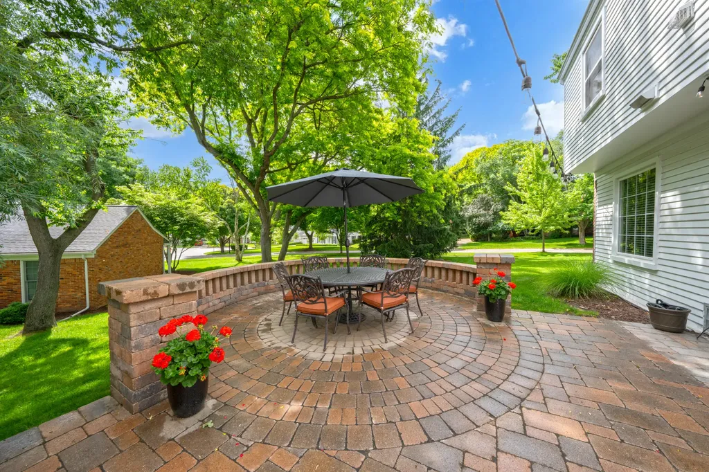 864 Great Oaks Boulevard Rochester City MI 48307