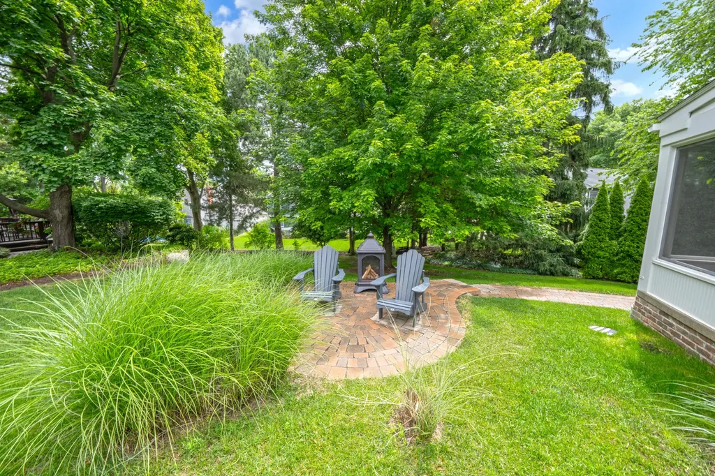 864 Great Oaks Boulevard Rochester City MI 48307