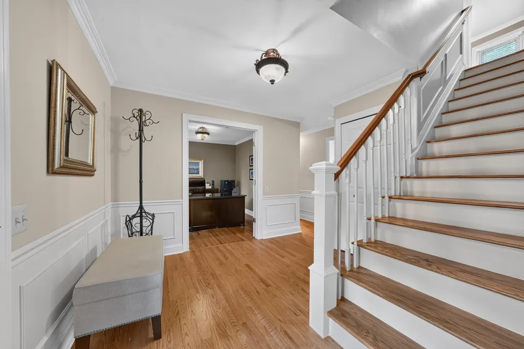 864 Great Oaks Boulevard Rochester City MI 48307