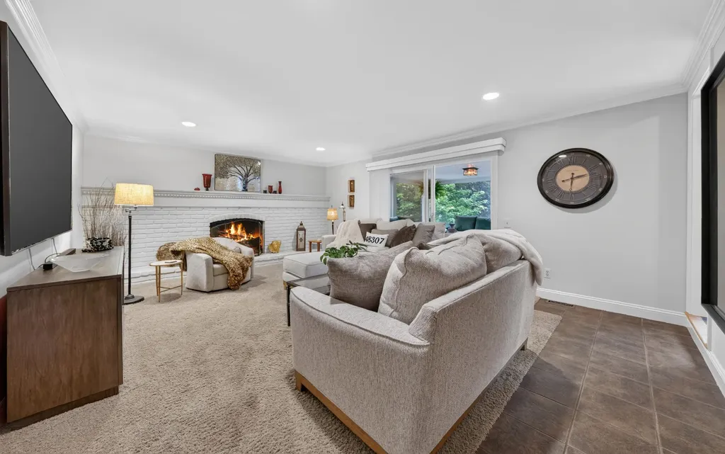 864 Great Oaks Boulevard Rochester City MI 48307