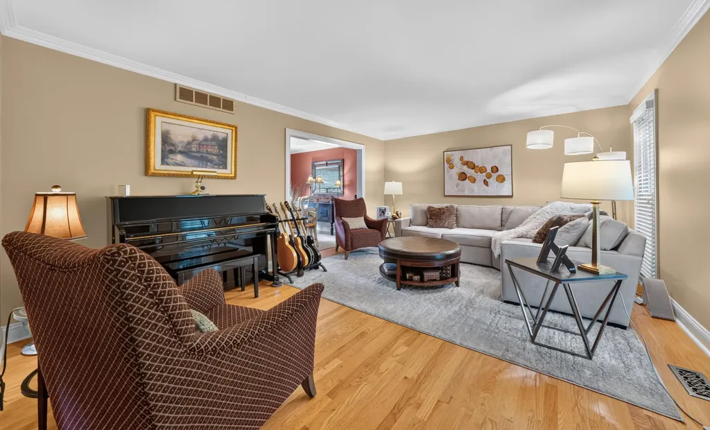 864 Great Oaks Boulevard Rochester City MI 48307