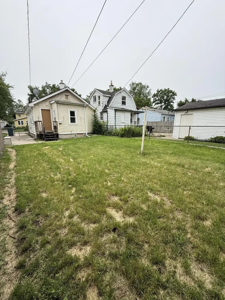 68 W Maxlow Avenue Hazel Park City MI 48030