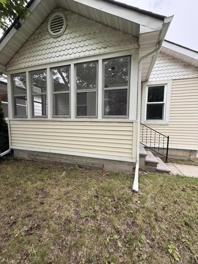 68 W Maxlow Avenue Hazel Park City MI 48030