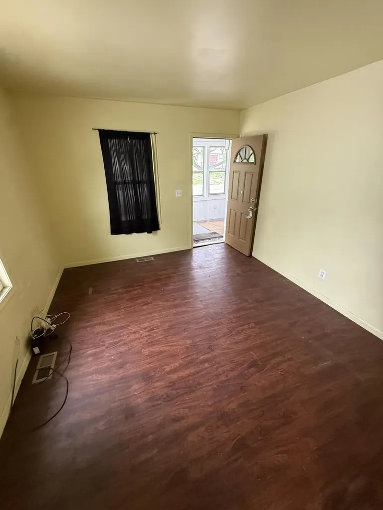 68 W Maxlow Avenue Hazel Park City MI 48030