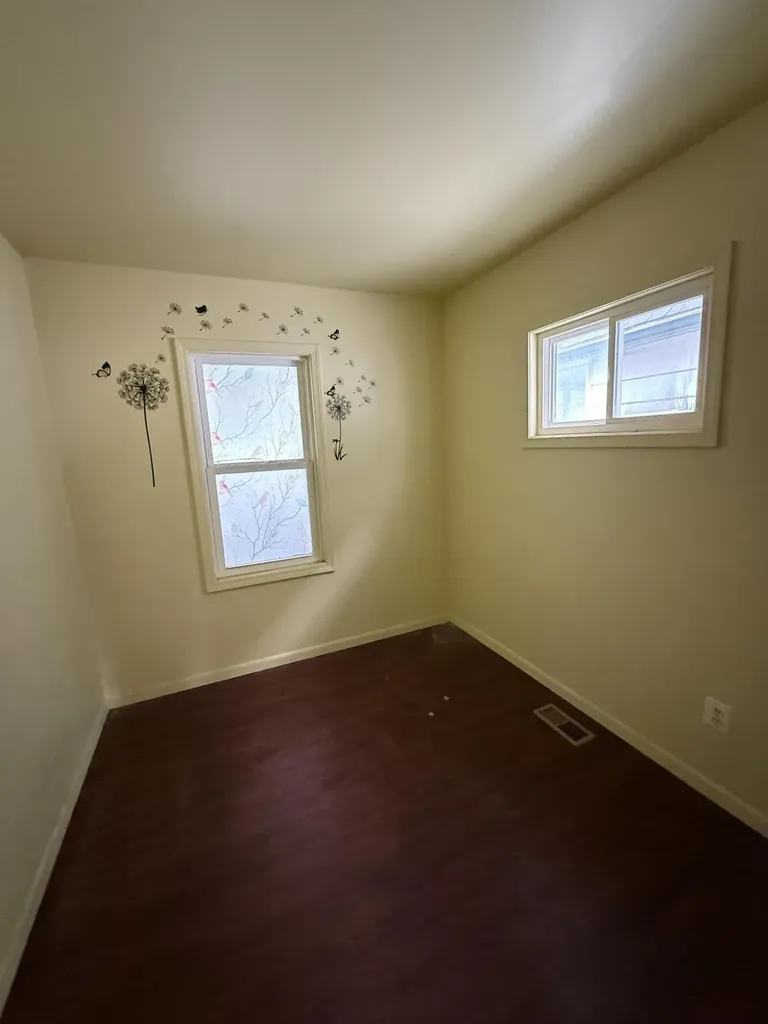 68 W Maxlow Avenue Hazel Park City MI 48030