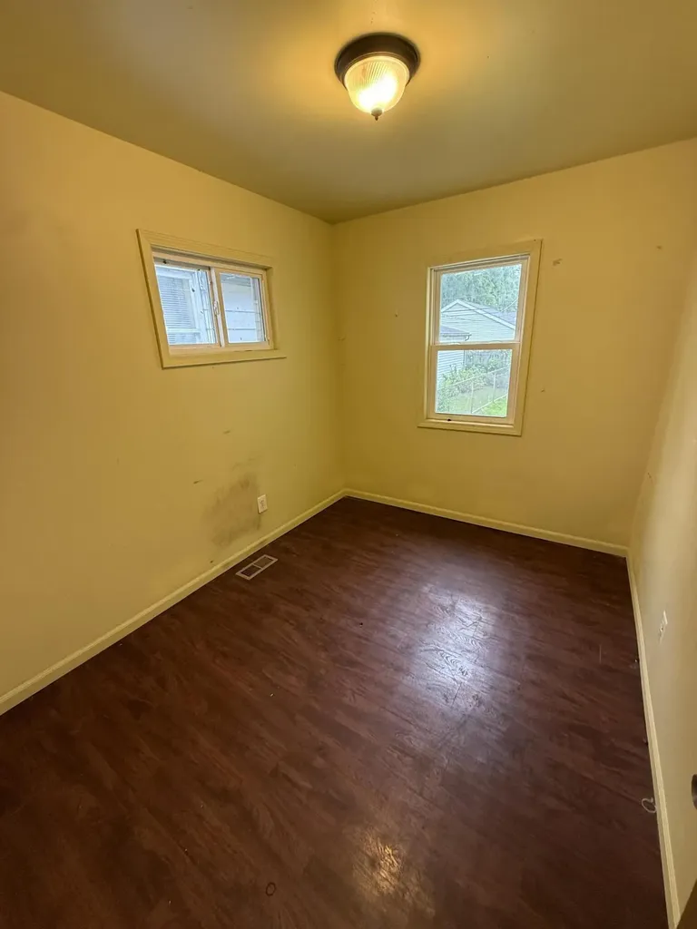 68 W Maxlow Avenue Hazel Park City MI 48030
