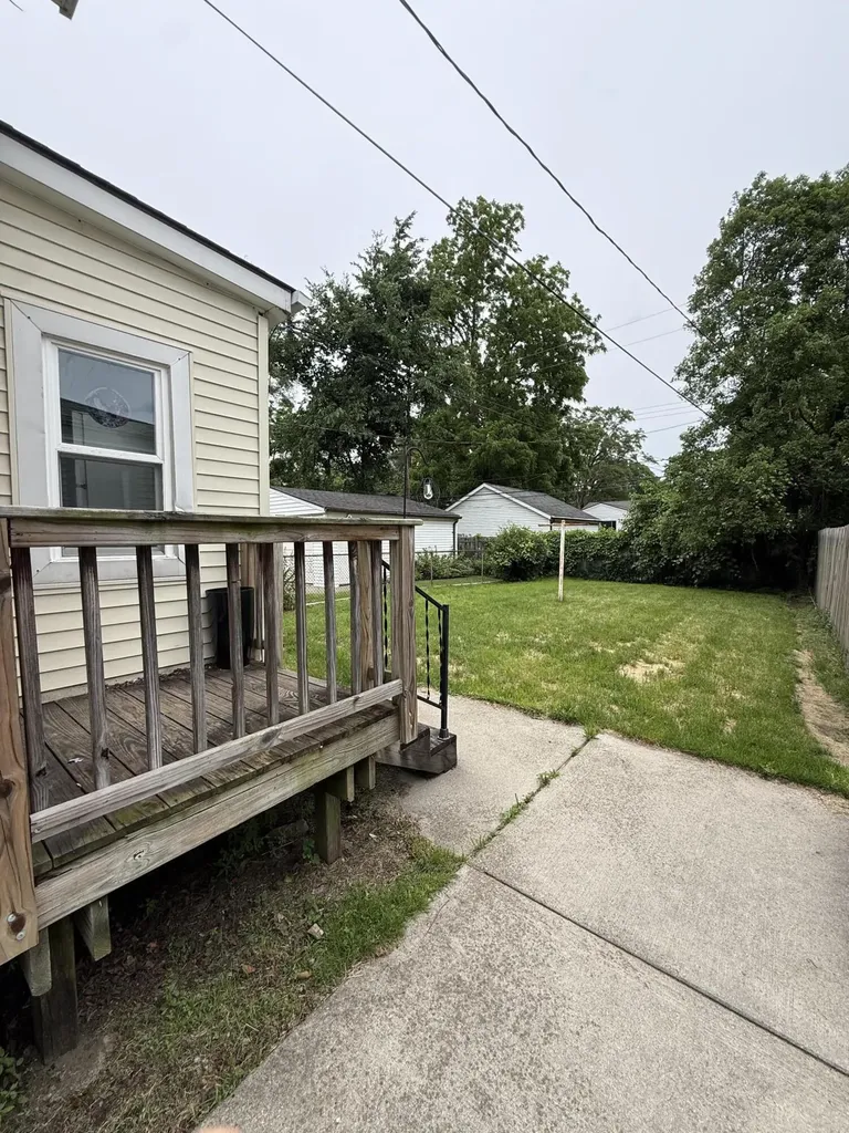 68 W Maxlow Avenue Hazel Park City MI 48030