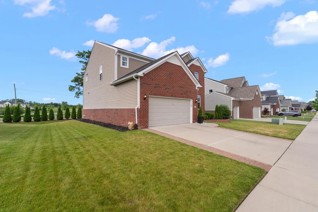 704 Groveland Circle Pittsfield Charter Township MI 48108