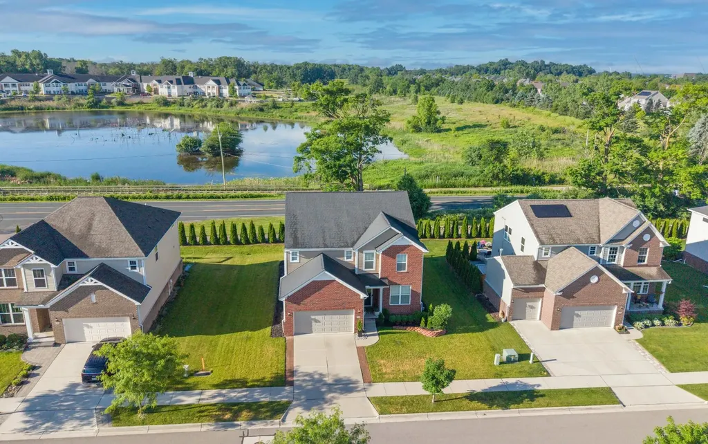 704 Groveland Circle Pittsfield Charter Township MI 48108