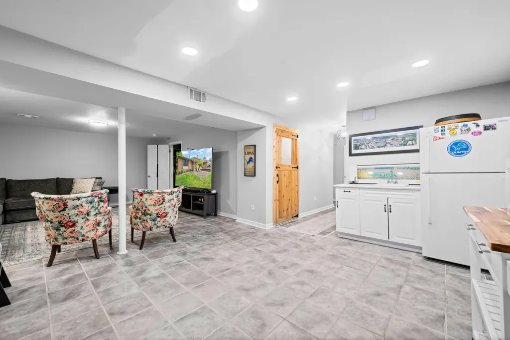 7256 Green Farm Road West Bloomfield Charter Township MI 48322