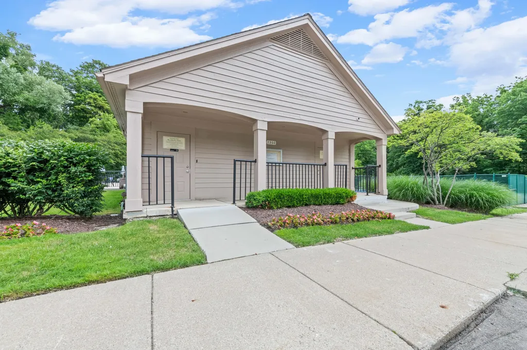 7256 Green Farm Road West Bloomfield Charter Township MI 48322